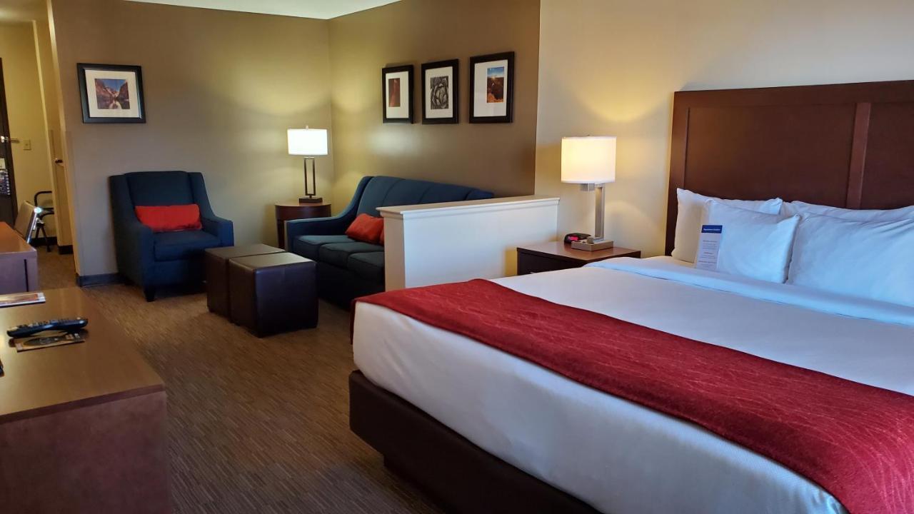 Comfort Inn & Suites Tempe Phoenix Sky Harbor Airport ภายนอก รูปภาพ