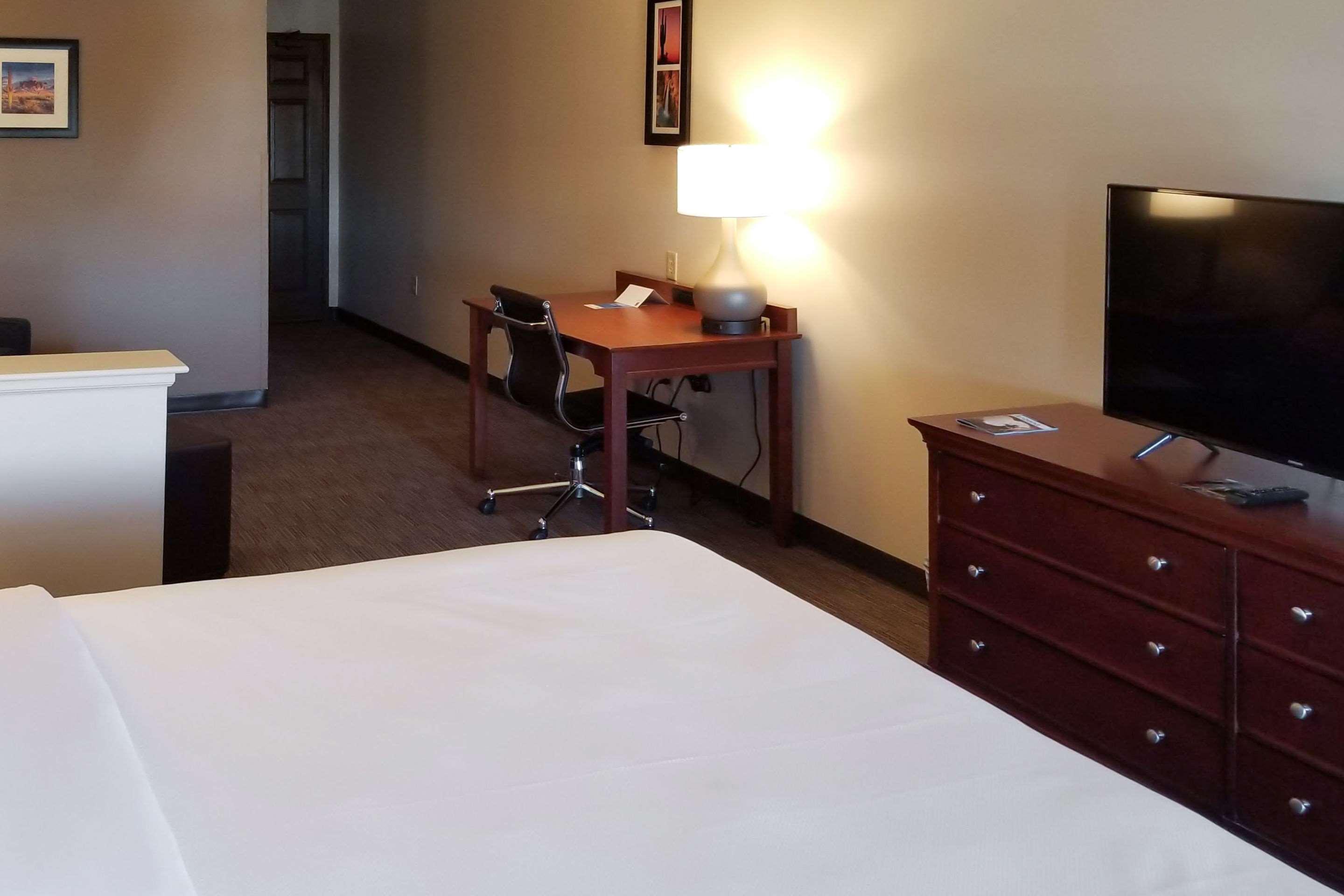 Comfort Inn & Suites Tempe Phoenix Sky Harbor Airport ภายนอก รูปภาพ