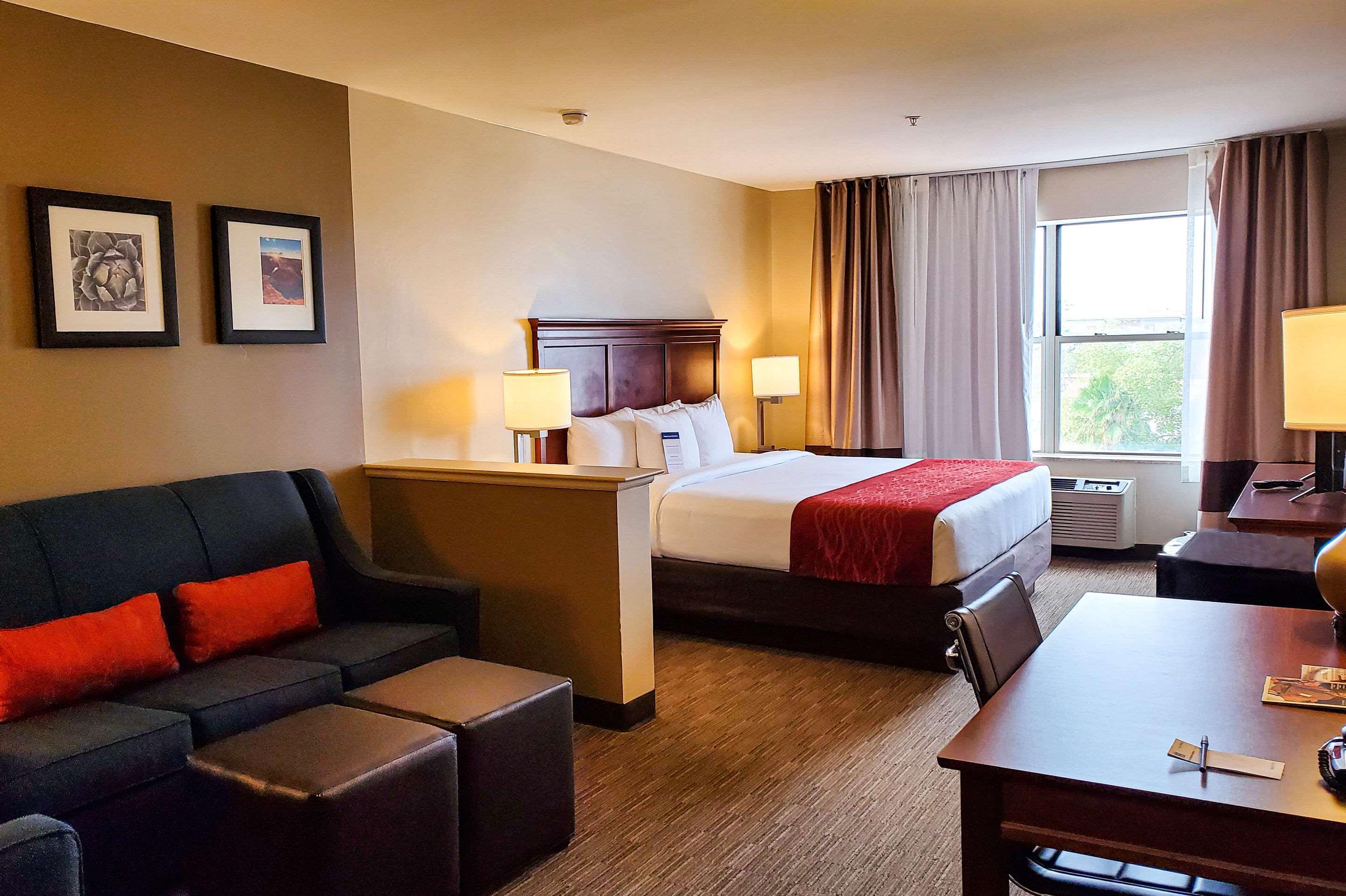 Comfort Inn & Suites Tempe Phoenix Sky Harbor Airport ภายนอก รูปภาพ