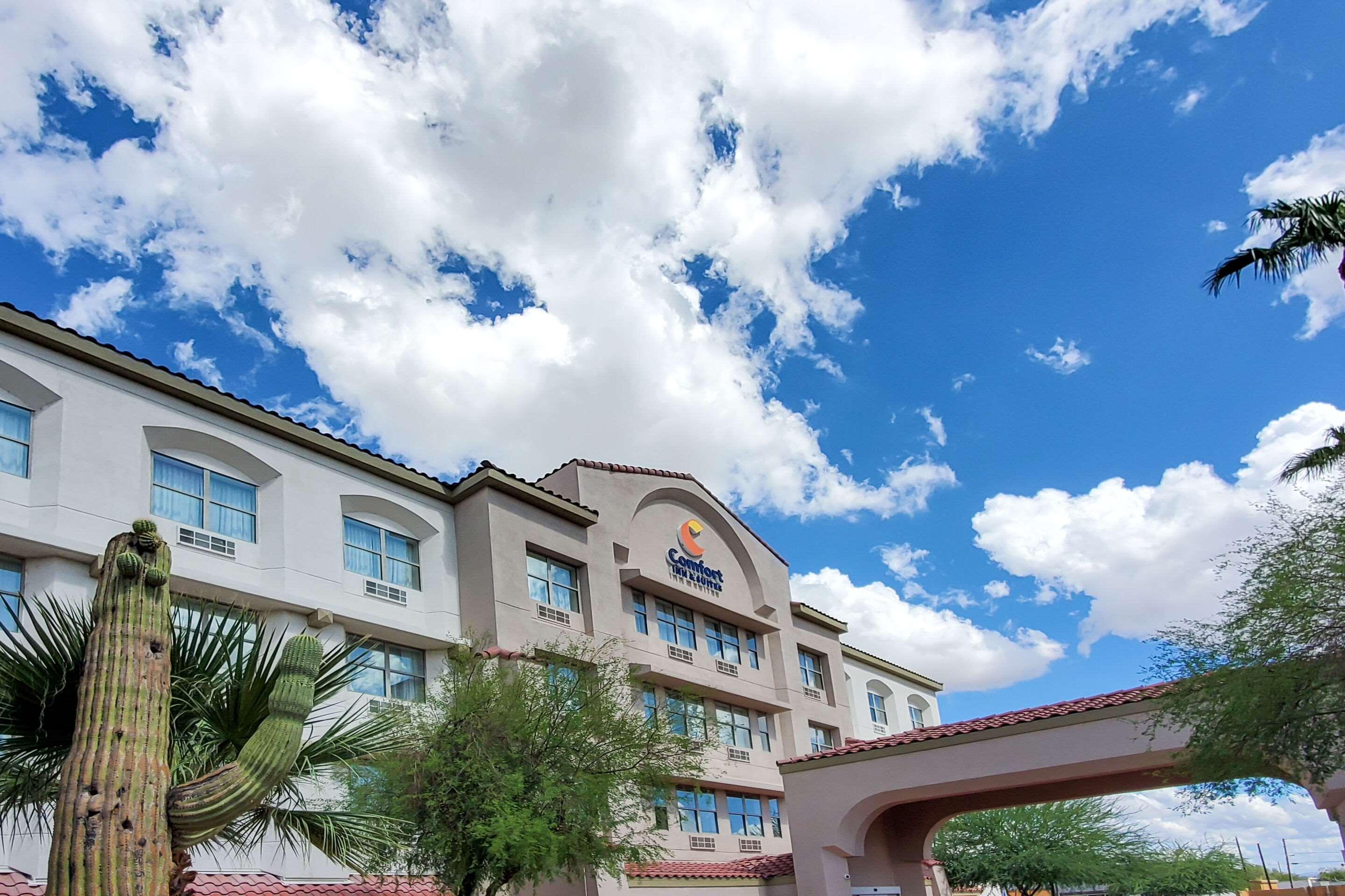 Comfort Inn & Suites Tempe Phoenix Sky Harbor Airport ภายนอก รูปภาพ