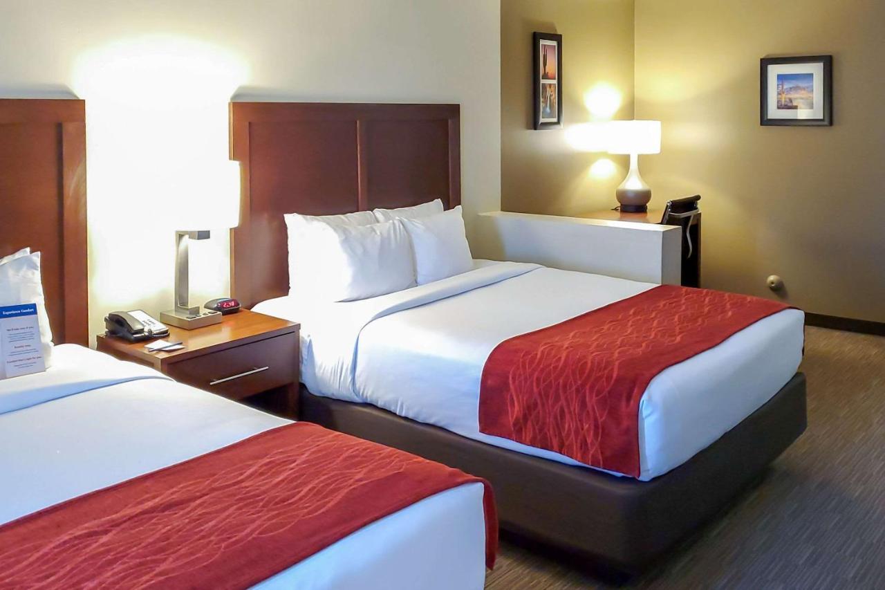 Comfort Inn & Suites Tempe Phoenix Sky Harbor Airport ภายนอก รูปภาพ