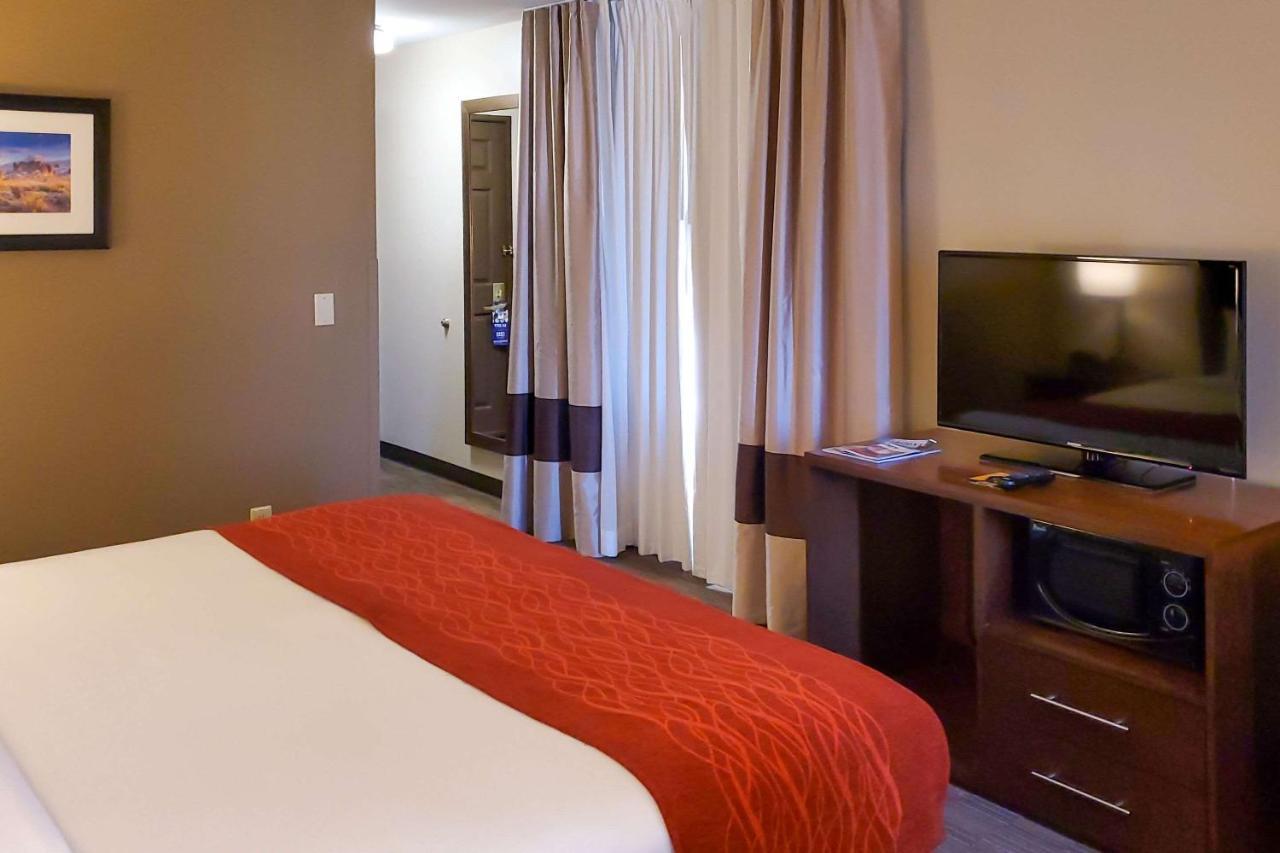 Comfort Inn & Suites Tempe Phoenix Sky Harbor Airport ภายนอก รูปภาพ