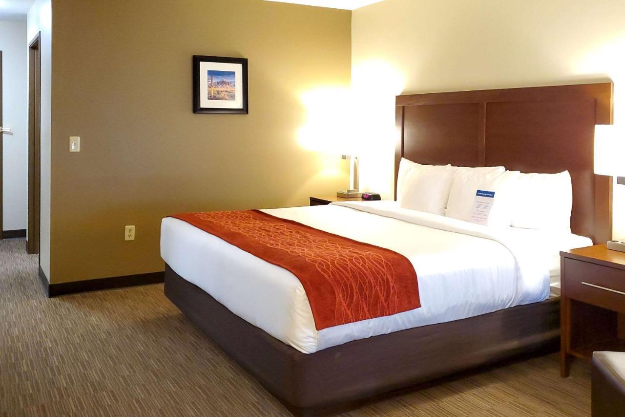 Comfort Inn & Suites Tempe Phoenix Sky Harbor Airport ภายนอก รูปภาพ