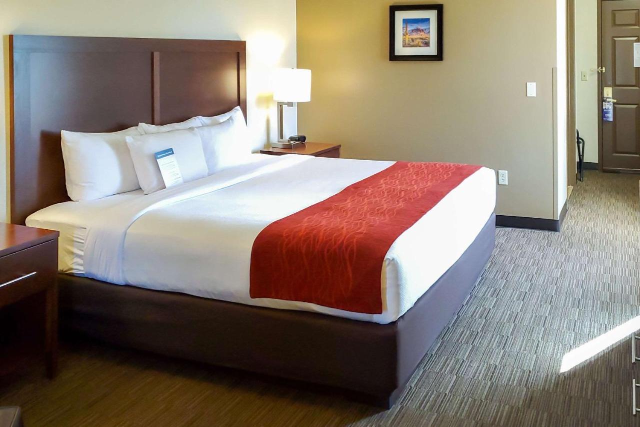 Comfort Inn & Suites Tempe Phoenix Sky Harbor Airport ภายนอก รูปภาพ