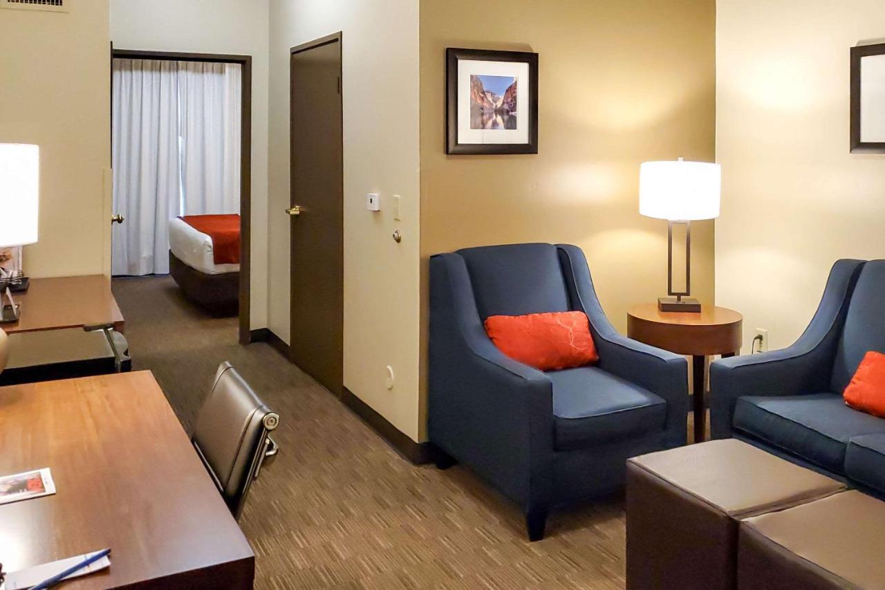 Comfort Inn & Suites Tempe Phoenix Sky Harbor Airport ภายนอก รูปภาพ